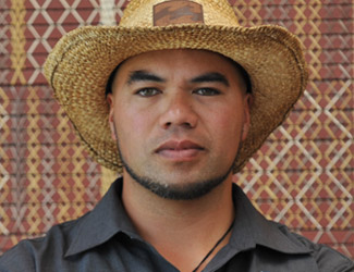 Iwi Le Comte nz maori carver